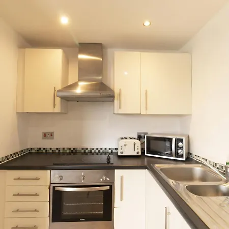 Spacious In Near The Quays, Iwm North * Manchester