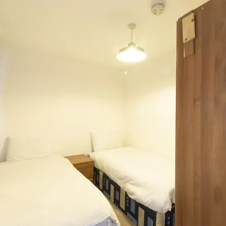 Spacious In Near The Quays, Iwm North Manchester