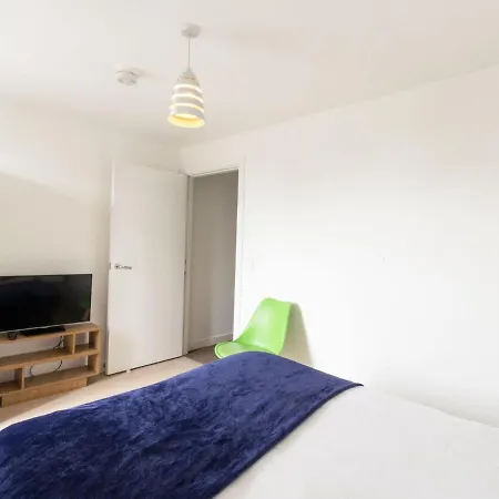 Apartment Spacious In Near The Quays, Iwm North *