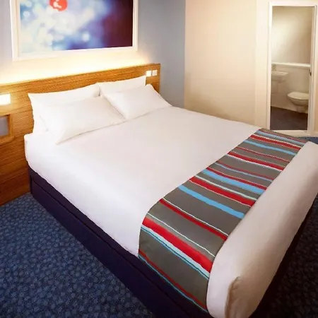 Travelodge Salford Quays 3*