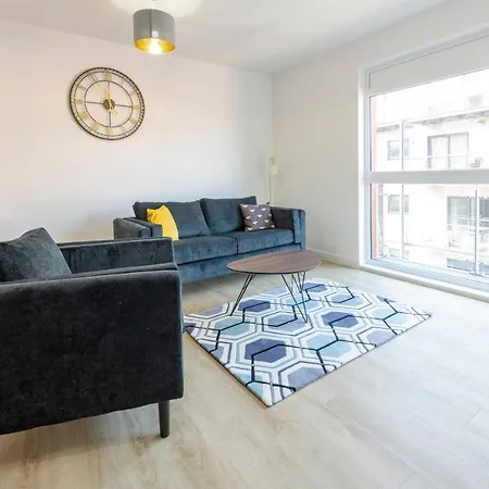 Modern Near New Islington -