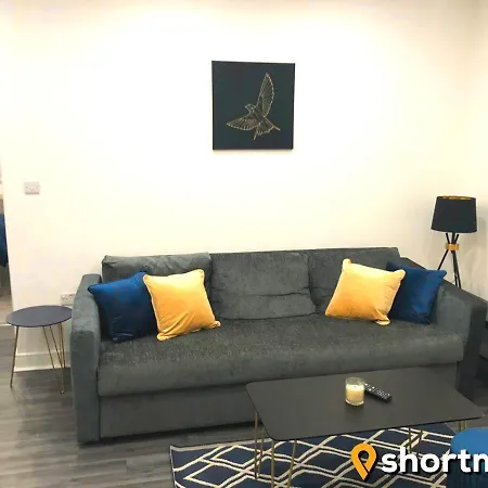 Apartment Shortmove - Parking, Close To Airport, City 10 Min, Kitchen *
