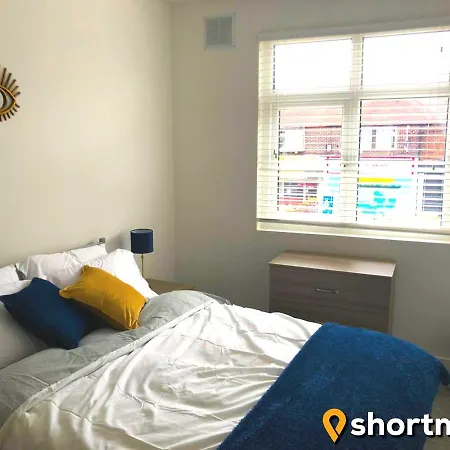 Shortmove - Parking, Close To Airport, City 10 Min, Kitchen *