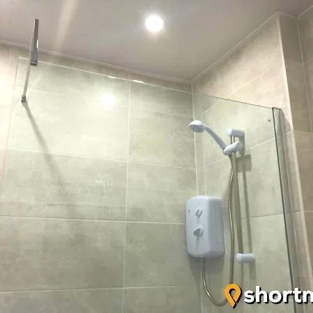 Shortmove - Parking, Close To Airport, City 10 Min, Kitchen Manchester