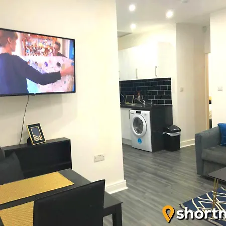 Shortmove - Parking, Close To Airport, City 10 Min, Kitchen *