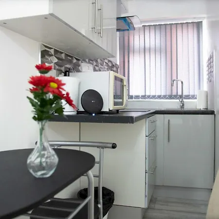 Апартаменты Pass The Keys Ideally Situated Cosy Studio Ii With Parking Манчестер