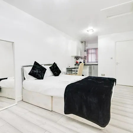 Pass The Keys Ideally Situated Cosy Studio Ii With Parking Манчестер