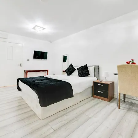 Pass The Keys Ideally Situated Cosy Studio Ii With Parking Апартаменты *