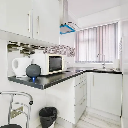 Апартаменты Pass The Keys Ideally Situated Cosy Studio Ii With Parking Манчестер