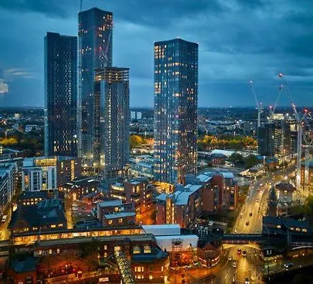 Pass The Keys Ideally Situated Cosy Studio Ii With Parking * Манчестер