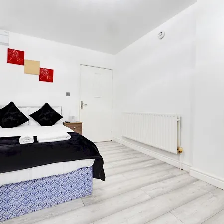 Pass The Keys Cosy Studio With Garden And Parking Manchester