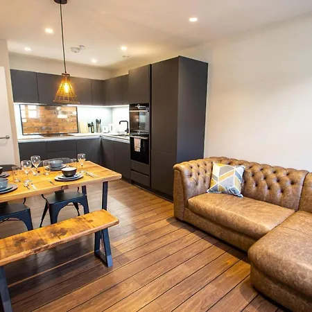 New Luxury 2 Bed - Heart Of The City! דירה