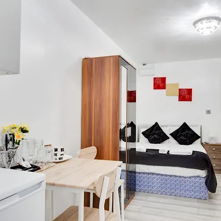 Pass The Keys Cosy Studio With Garden And Parking *