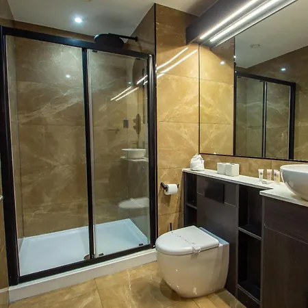 New Luxury 2 Bed - Heart Of The City!