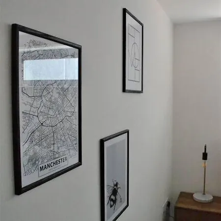 Reb's Den @ Northern Quarter * Манчестер