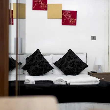 Pass The Keys Cosy Studio With Garden And Parking * Manchester