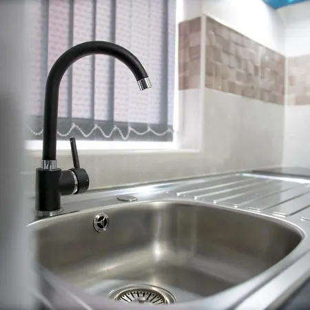 Pass The Keys Cosy Studio With Garden And Parking * Manchester