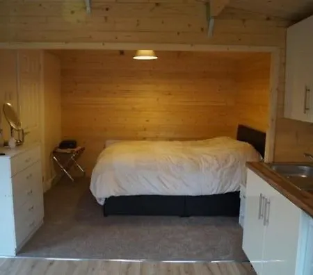 Lodge The Cabin Stretford Manchester