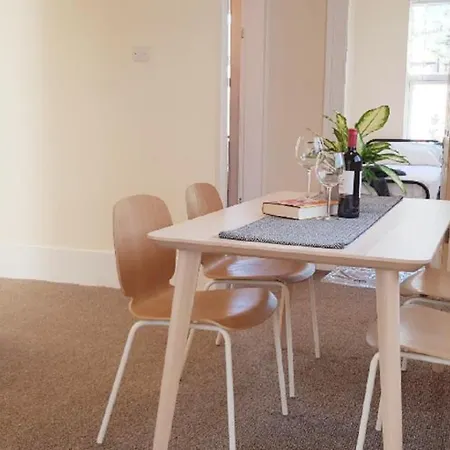 Beautiful 4 Bedroom Victorian Sleeps 7 Stockport Apartment Manchester