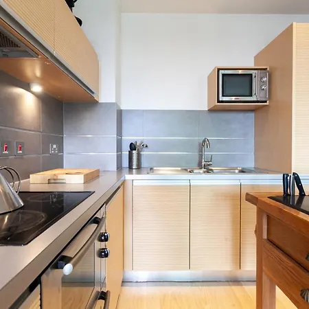 Iconic Luxury W/ Free Parking Apartment Manchester