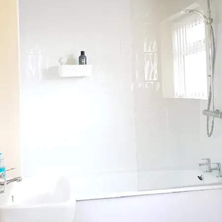 Beautiful 4 Bedroom Victorian Sleeps 7 Stockport Apartament