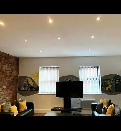 Spacious Shude Hill With Balcony