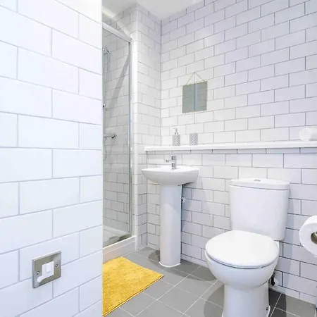 2 Bedroom Hosted By Mcr Dens * Manchester