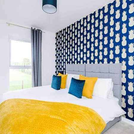 2 Bedroom Hosted By Mcr Dens Apartment Manchester