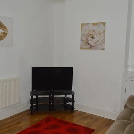 2 Bedroom In Manchester *