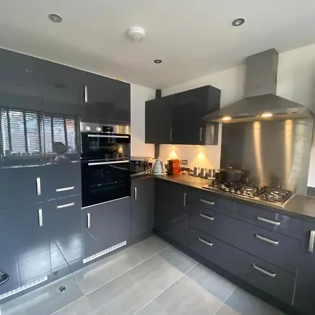 New Modern King Size With Ensuite And Parking Homestay *