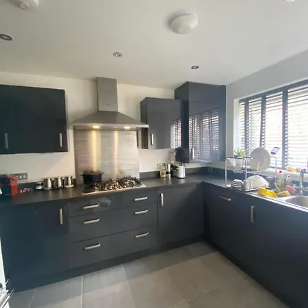 Pansiyon New Modern King Size With Ensuite And Parking *