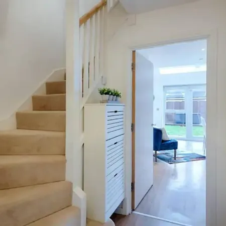 בית נופש 4 Bedroom House Salford Hosted By Mcr Dens מנצ'סטר
