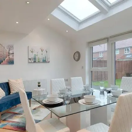 4 Bedroom House Salford Hosted By Mcr Dens בית נופש *