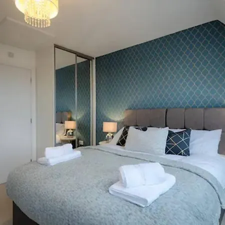 4 Bedroom House Salford Hosted By Mcr Dens *