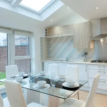 4 Bedroom House Salford Hosted By Mcr Dens *