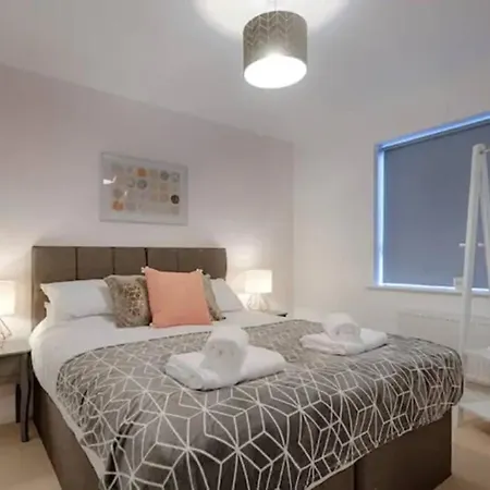 4 Bedroom House Salford Hosted By Mcr Dens *