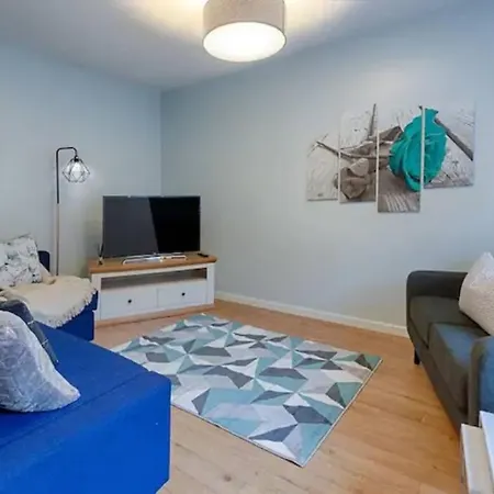4 Bedroom House Salford Hosted By Mcr Dens