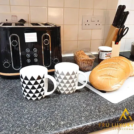 Fru Luxury Stays Serviced -city Star- 2 Bedroom Free Gated Parking & Wifi Apartment Manchester