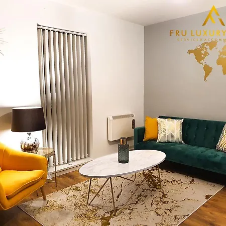 Fru Luxury Stays Serviced -city Star- 2 Bedroom Free Gated Parking & Wifi