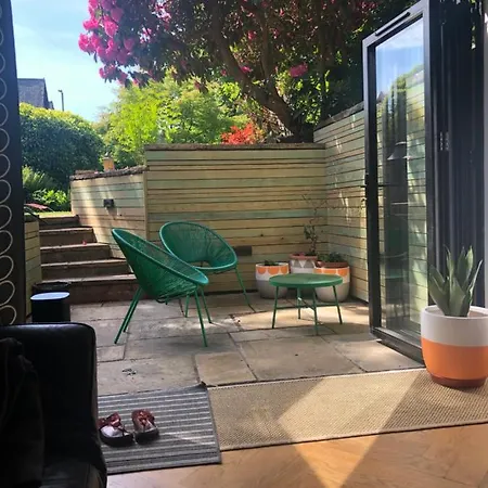 Chorlton Garden Rooms. Relax, Work, And Play. Apartment *