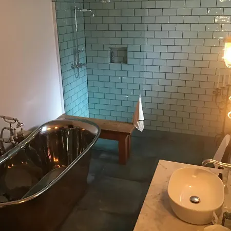 Chorlton Garden Rooms. Relax, Work, And Play. 맨체스터