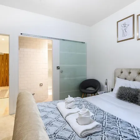 Comfy & Homely 2bed - 5 Star Location