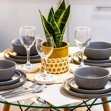 Comfy & Homely 2bed - 5 Star Location *