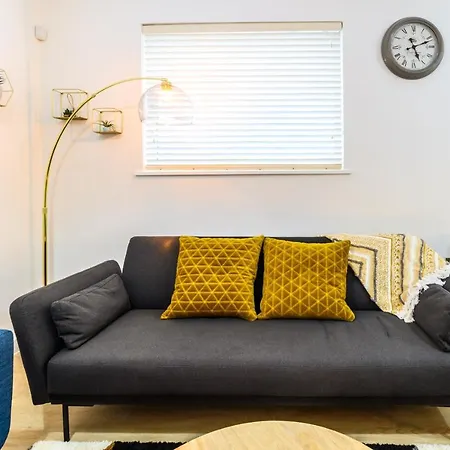 Апартаменты Comfy & Homely 2bed - 5 Star Location *