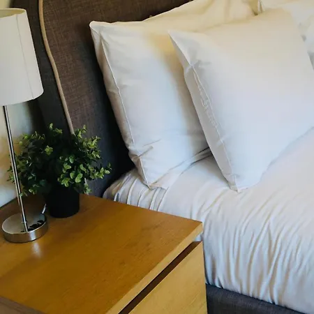 Comfortable Central Mcr Apt - 2 Bedroom - Sleeps 4 Apartment