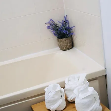 Comfortable Central Mcr Apt - 2 Bedroom - Sleeps 4 Апартаменты