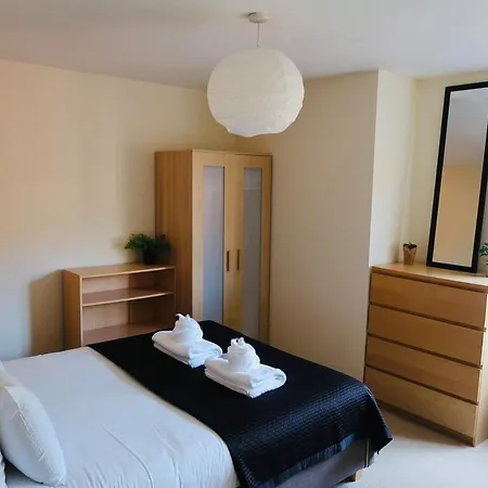 Comfortable Central Mcr Apt - 2 Bedroom - Sleeps 4 Манчестер