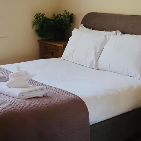 Comfortable Central Mcr Apt - 2 Bedroom - Sleeps 4 *