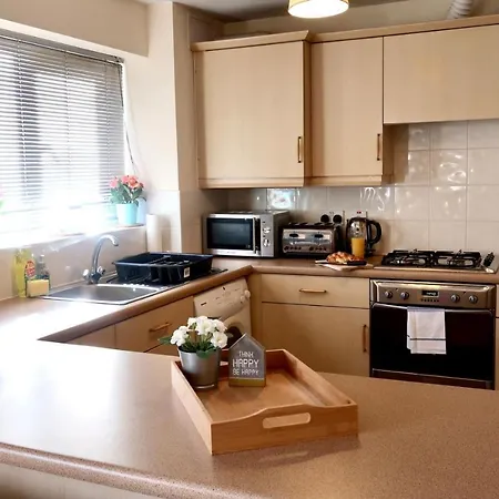 Comfortable Central Mcr Apt - 2 Bedroom - Sleeps 4 Apartment