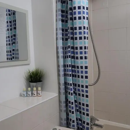 Comfortable Central Mcr Apt - 2 Bedroom - Sleeps 4 Апартаменты